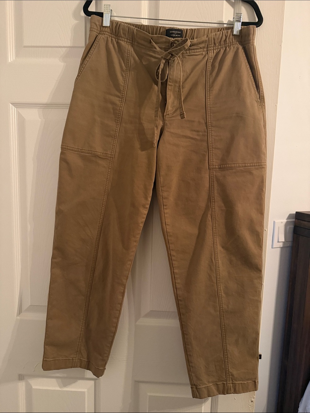 Banana Republic Casual Drawstring Chino’s in Tan